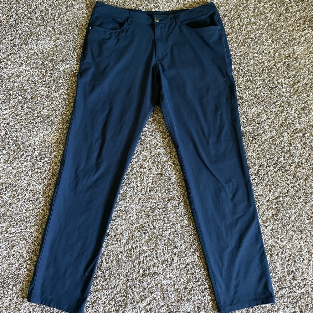 BARELY WORN men’s Lululemon Pant!